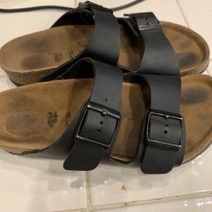 Girls size 4 Birkenstock’s